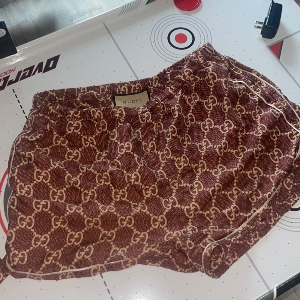 GG GUCCI SUPREME PRINT SILK SHORTS